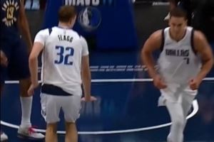 嘲讽拉满!弗拉格强吃三届扣篮王麦克朗 进球后摆出Too Small